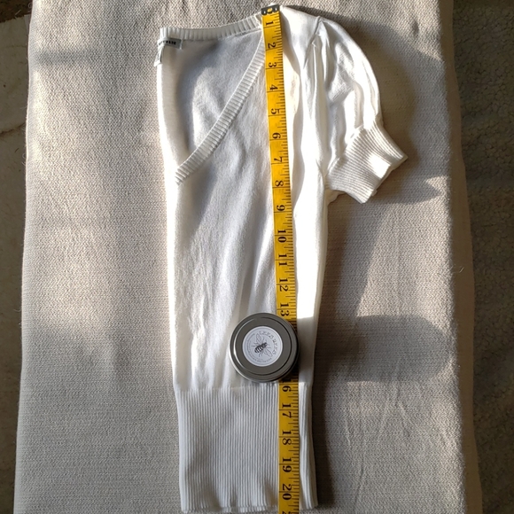 Banana Republic v-neck short sleeved sweater - Picture 7 of 10